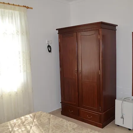 T1 - Santa Cruz Apartman